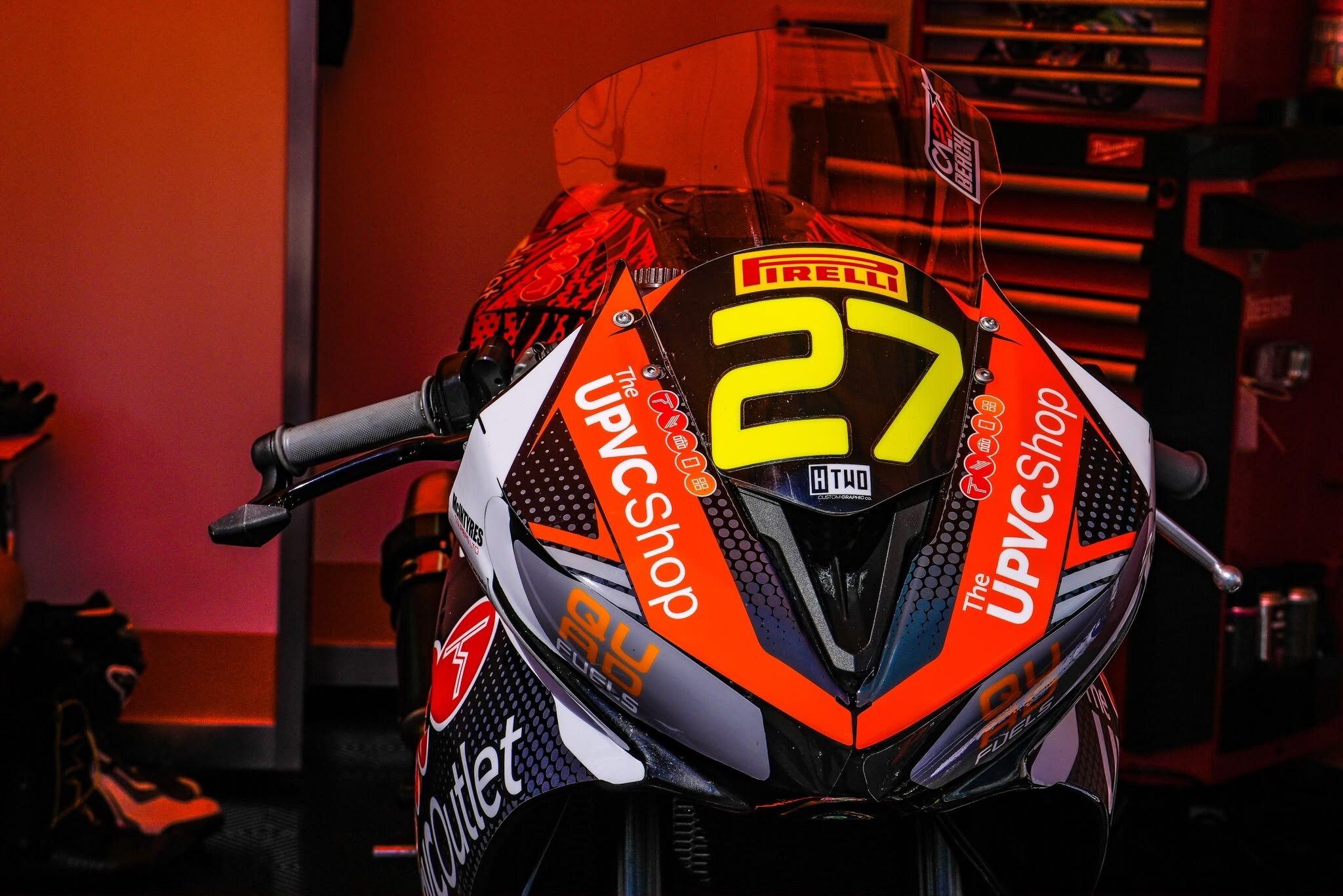 Pit garage